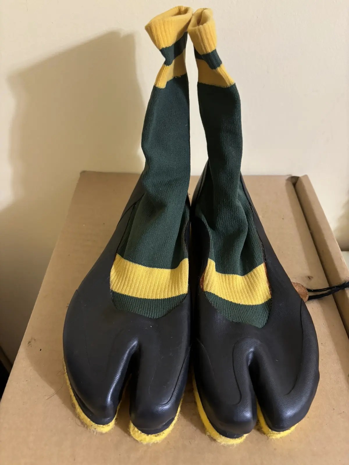 Vintage ***FINAL DROP***RARE 90s JAPANESE TABI BOOT SOCK SHOE 7M/9W