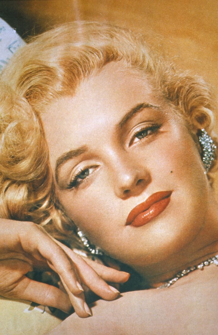 Stunning in color Marilyn Monroe Marilyn Monroe Pinterest