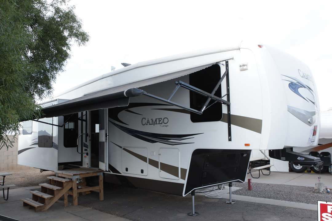 Best Luxury Fifth Wheel RV Travel Trailer for Full Time RV Living A