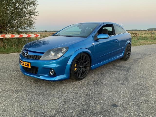 Opel Astra Gtc - 2.0 T Opc /241Pk/ 19"/ H&R,/ Nav/ Cruise/ Apk Benzine Uit 2006 - Www.autohandelhulst.nl