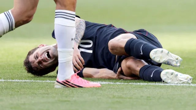 Atenção, Amorim: Pulisic fratura perna e fica várias semanas afastado Atenção, Amorim: Pulisic fratura perna e fica várias semanas afastado