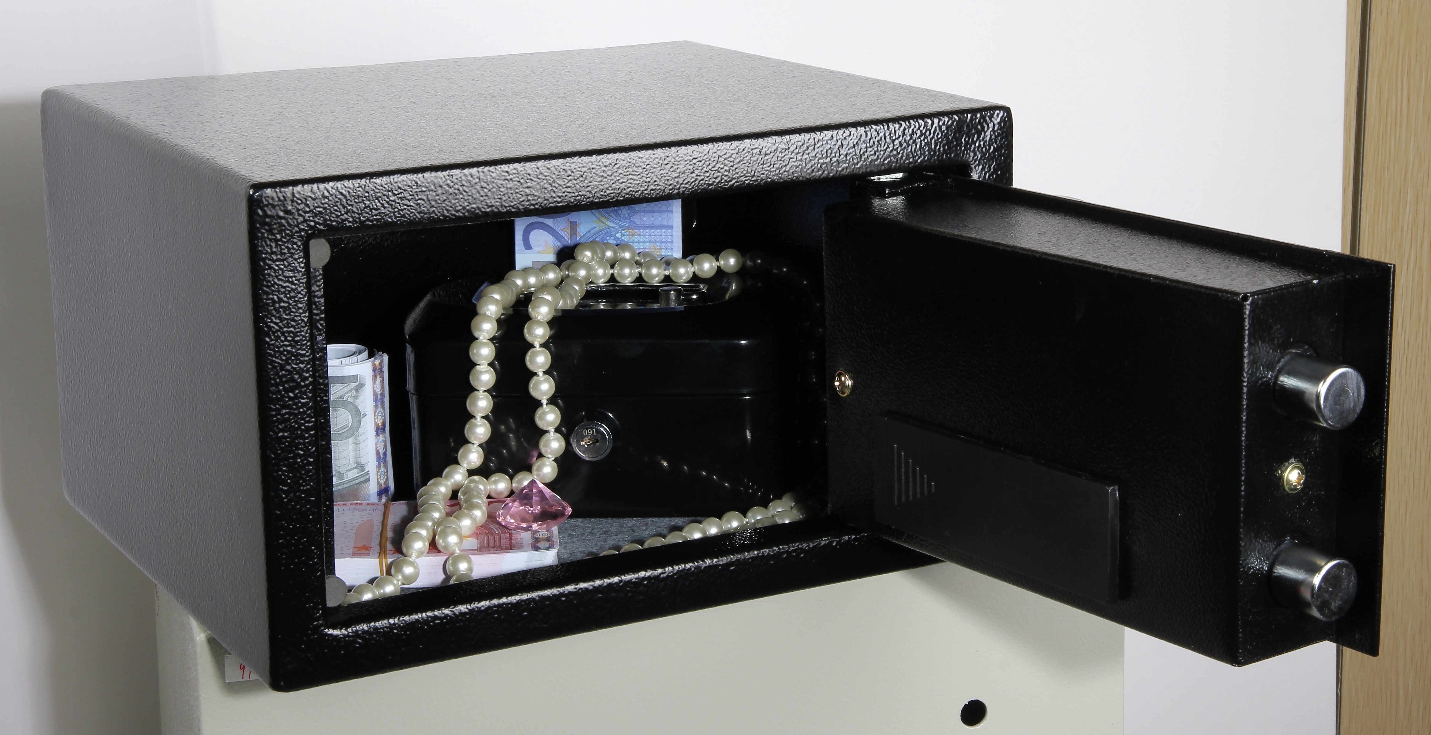 Hilka 29cm Compact Digital Safe and Cash Box Reviews