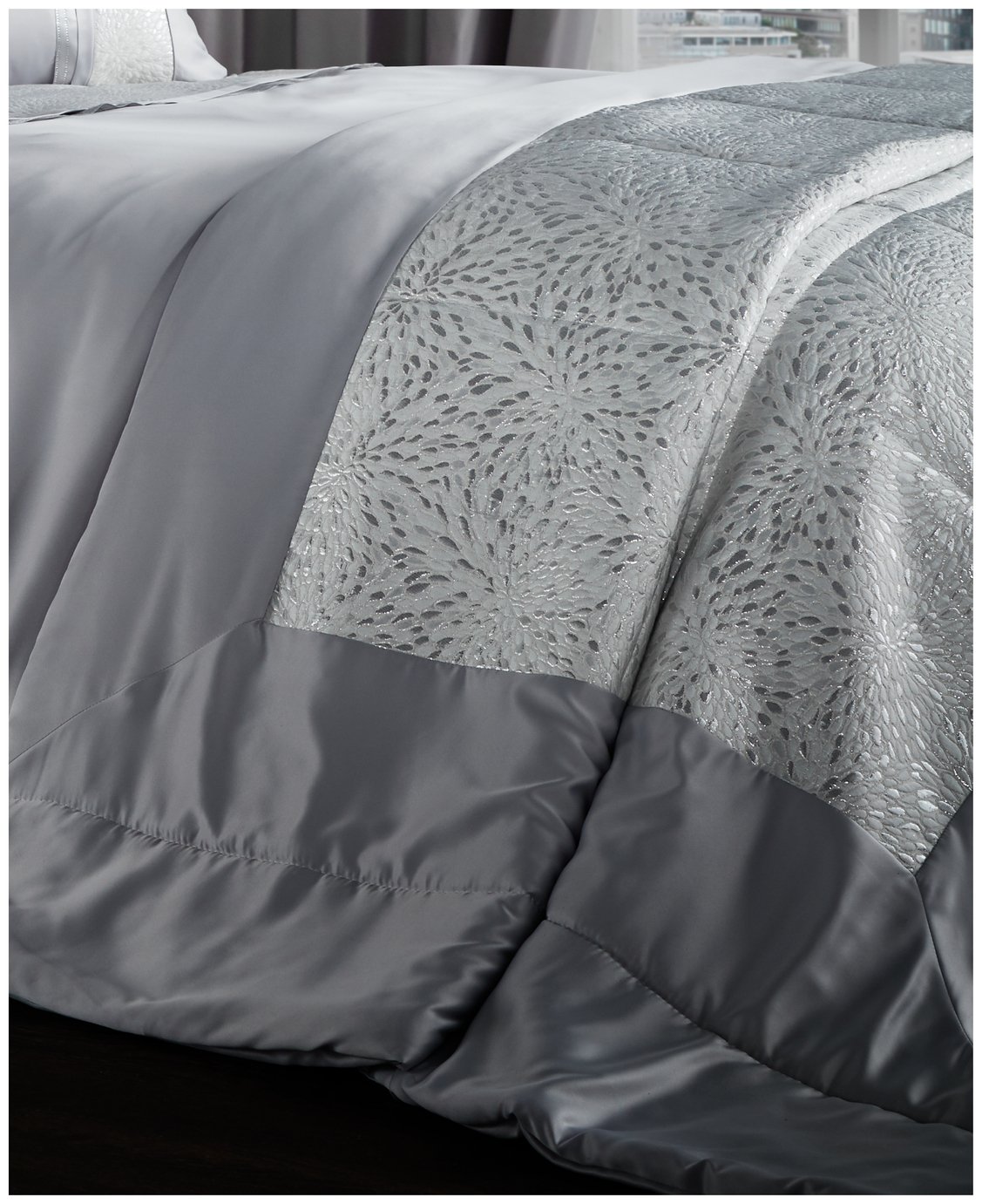 Catherine Lansfield Luxor Jacquard Bedspread Review