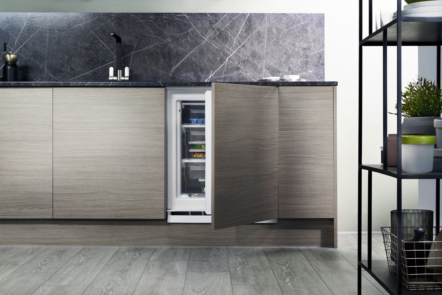 Hotpoint HZA1 Under Counter Integrated Freezer Reviews