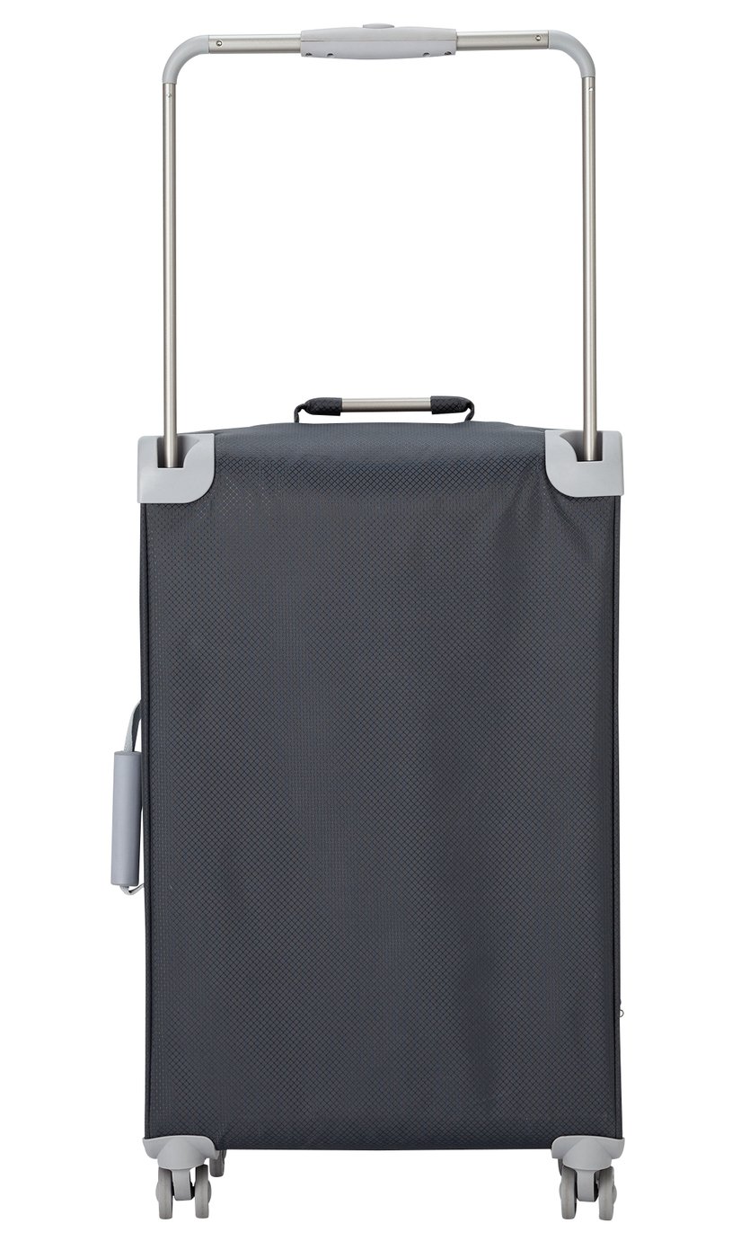IT Luggage World's Lightest 8 Wheel Medium Case Reviews