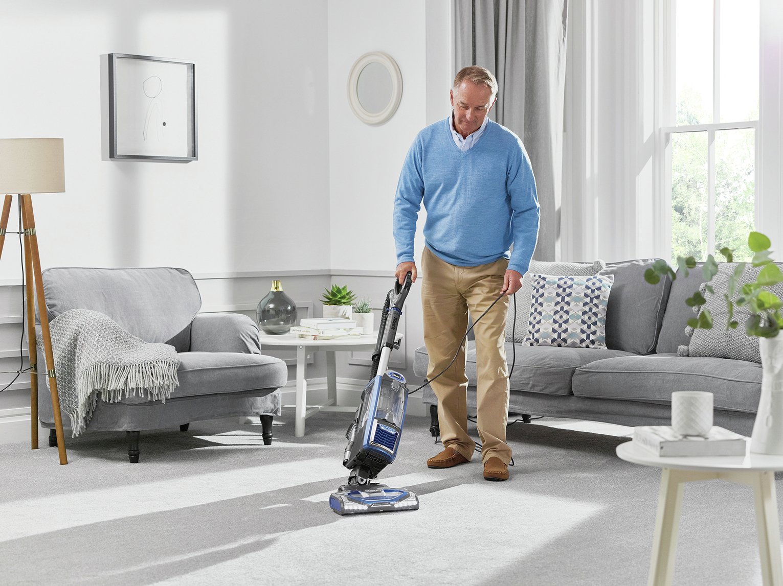 Shark NV681UK Powered LiftAway Bagless Vacuum Cleaner Reviews