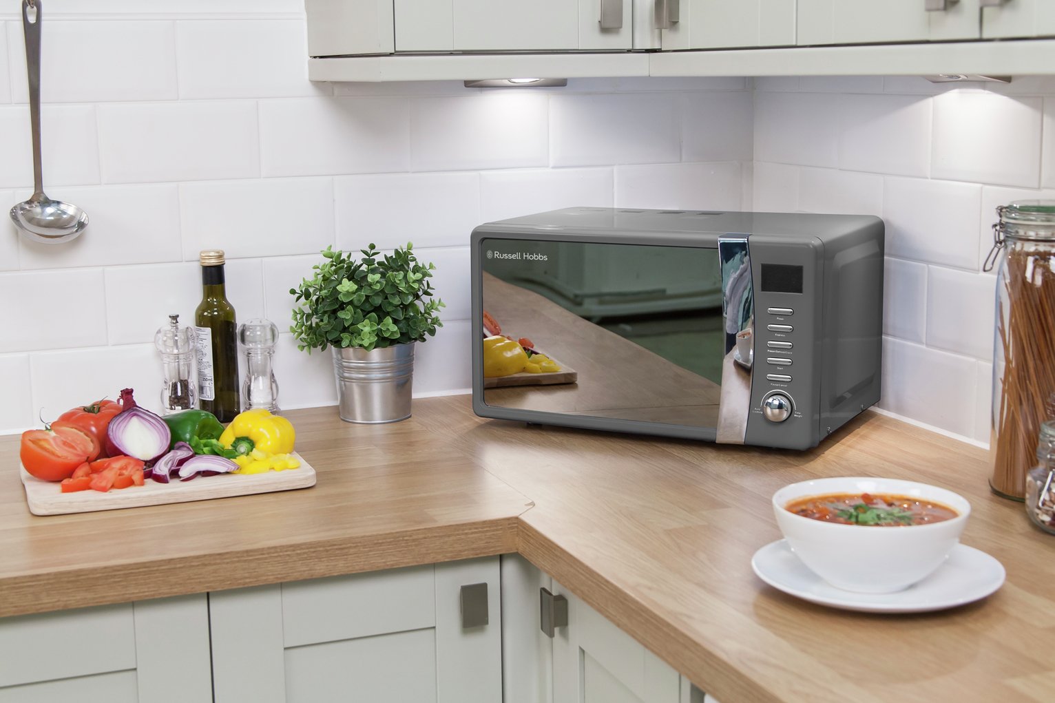 Russell Hobbs 700W Standard Microwave RHMD702 Reviews