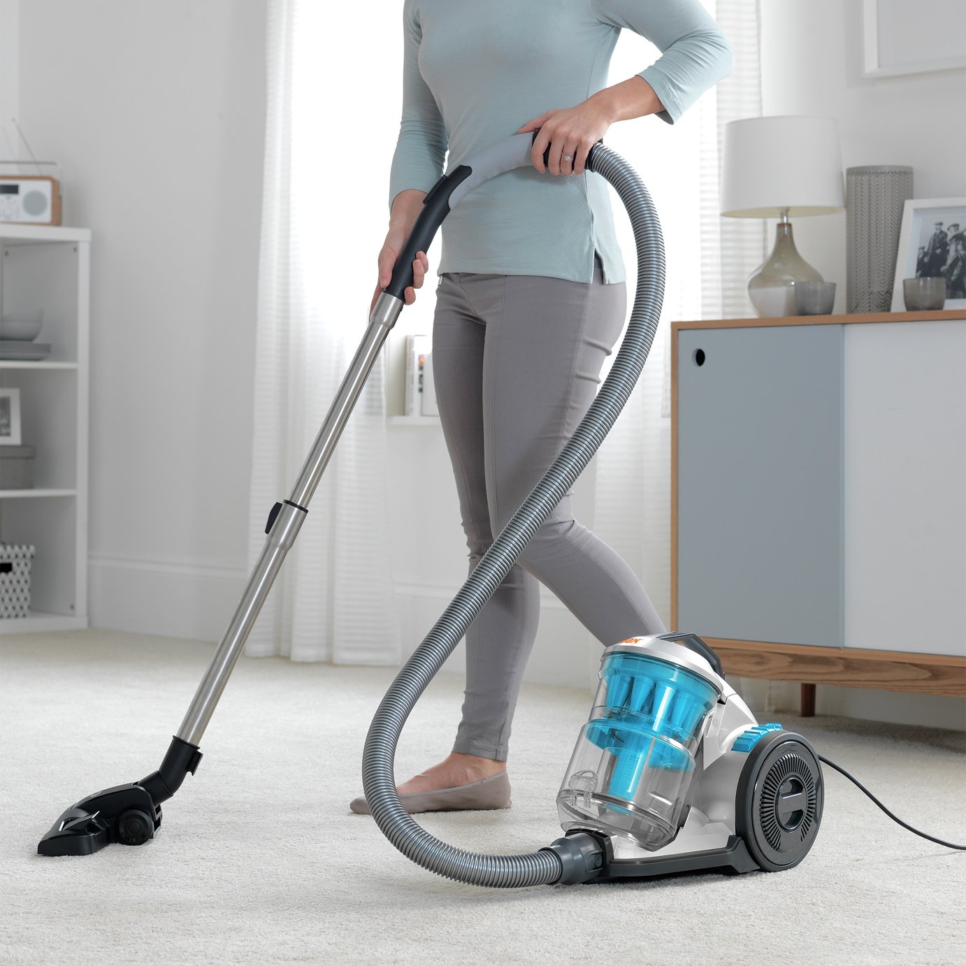 Vax CCQSAV1P1 Air Pet Bagless Cylinder Vacuum Cleaner Capacity Is