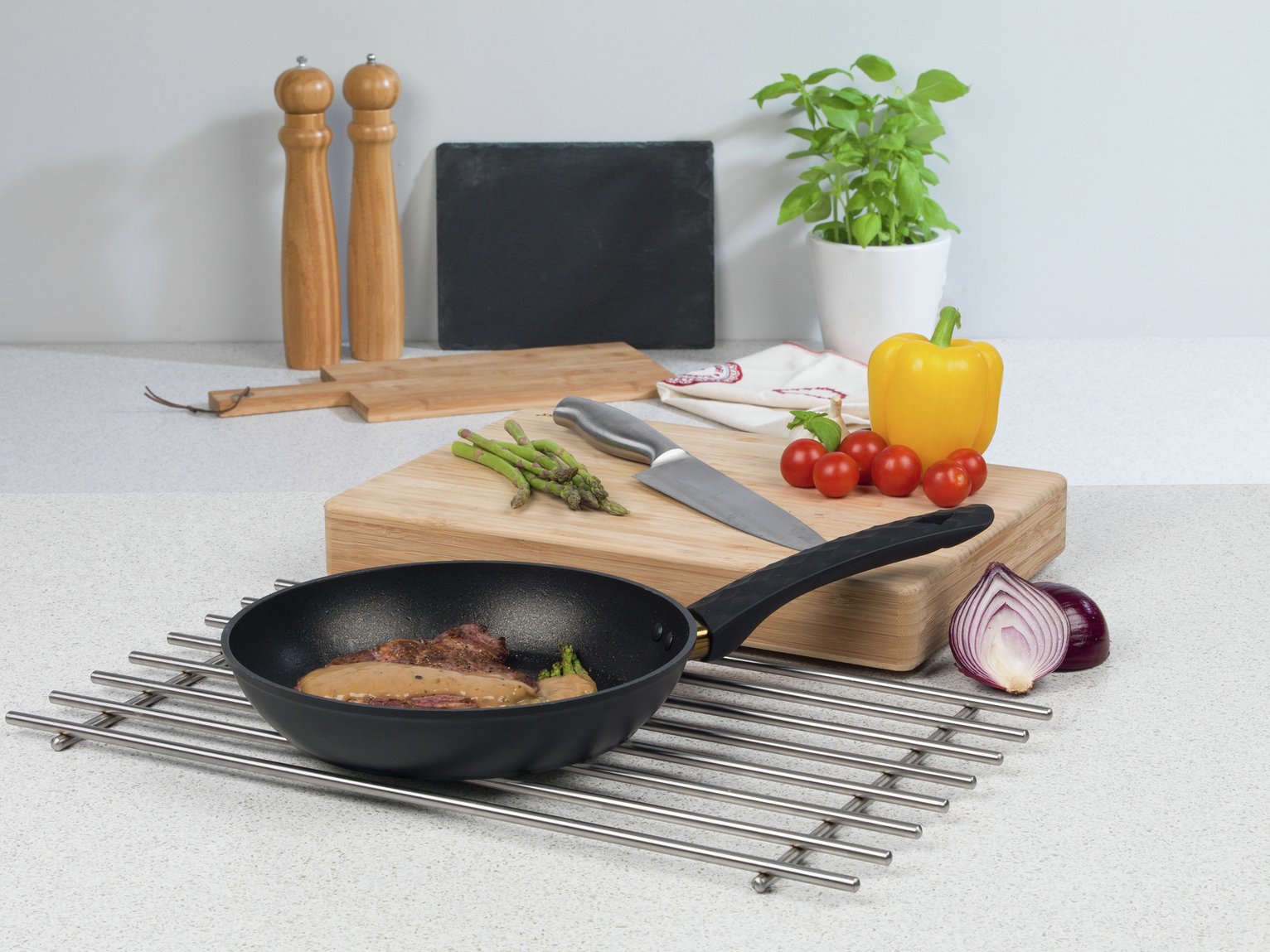 Salter Gold Edition Diamond Tech 24cm Frying Pan Reviews