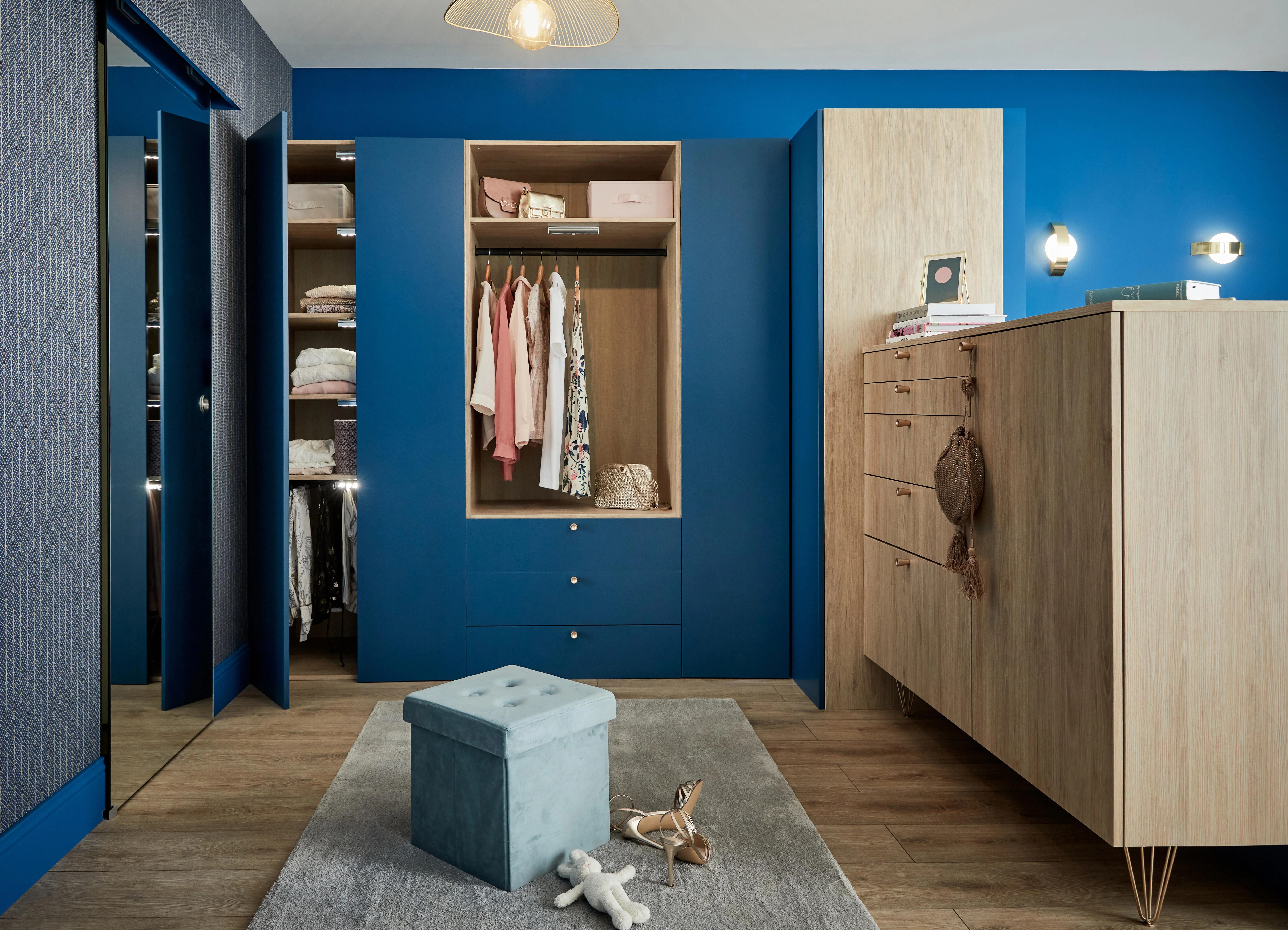 Dressing d'angle dans une chambre Leroy Merlin