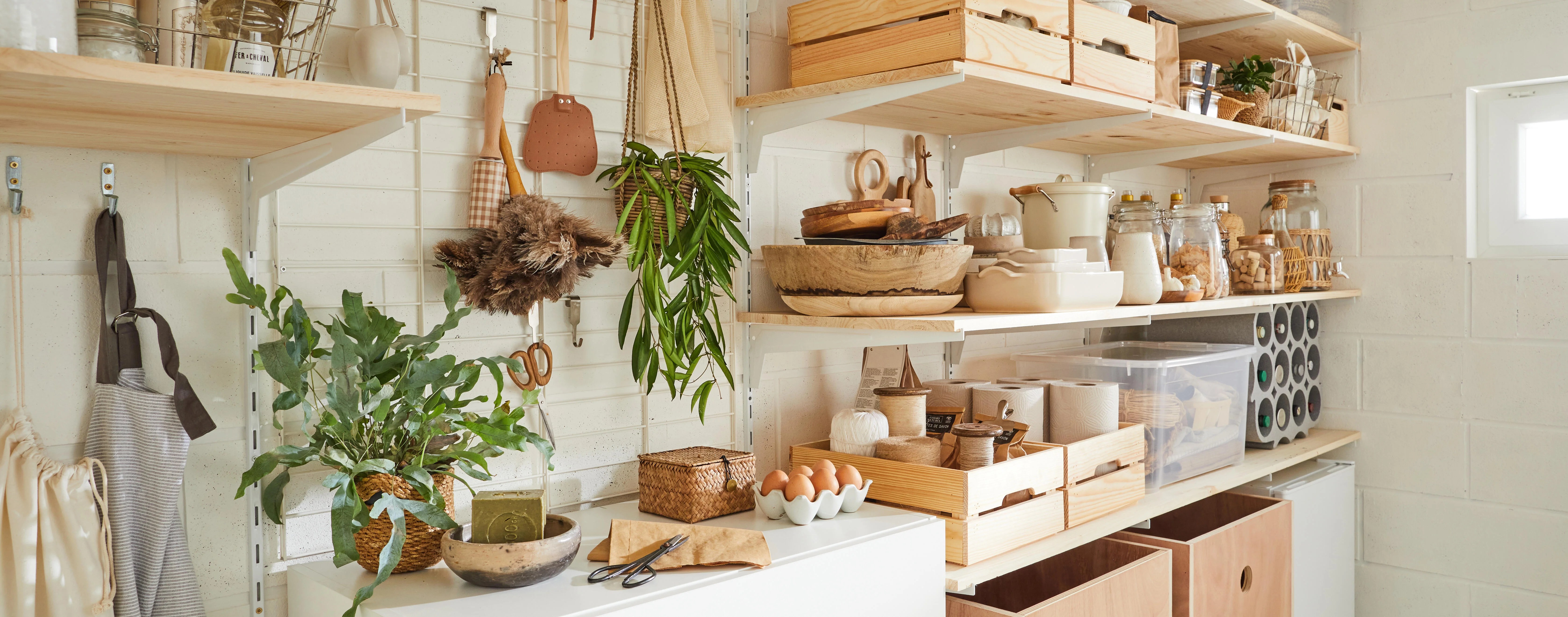 Un cellier bien aménagé dans le garage Leroy Merlin