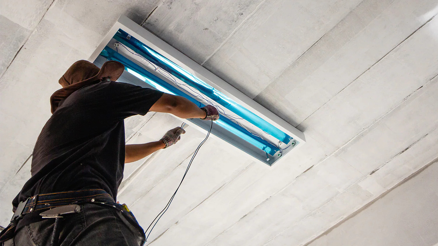 How To Remove A Stuck Fluorescent Light Bulb Shelly Lighting