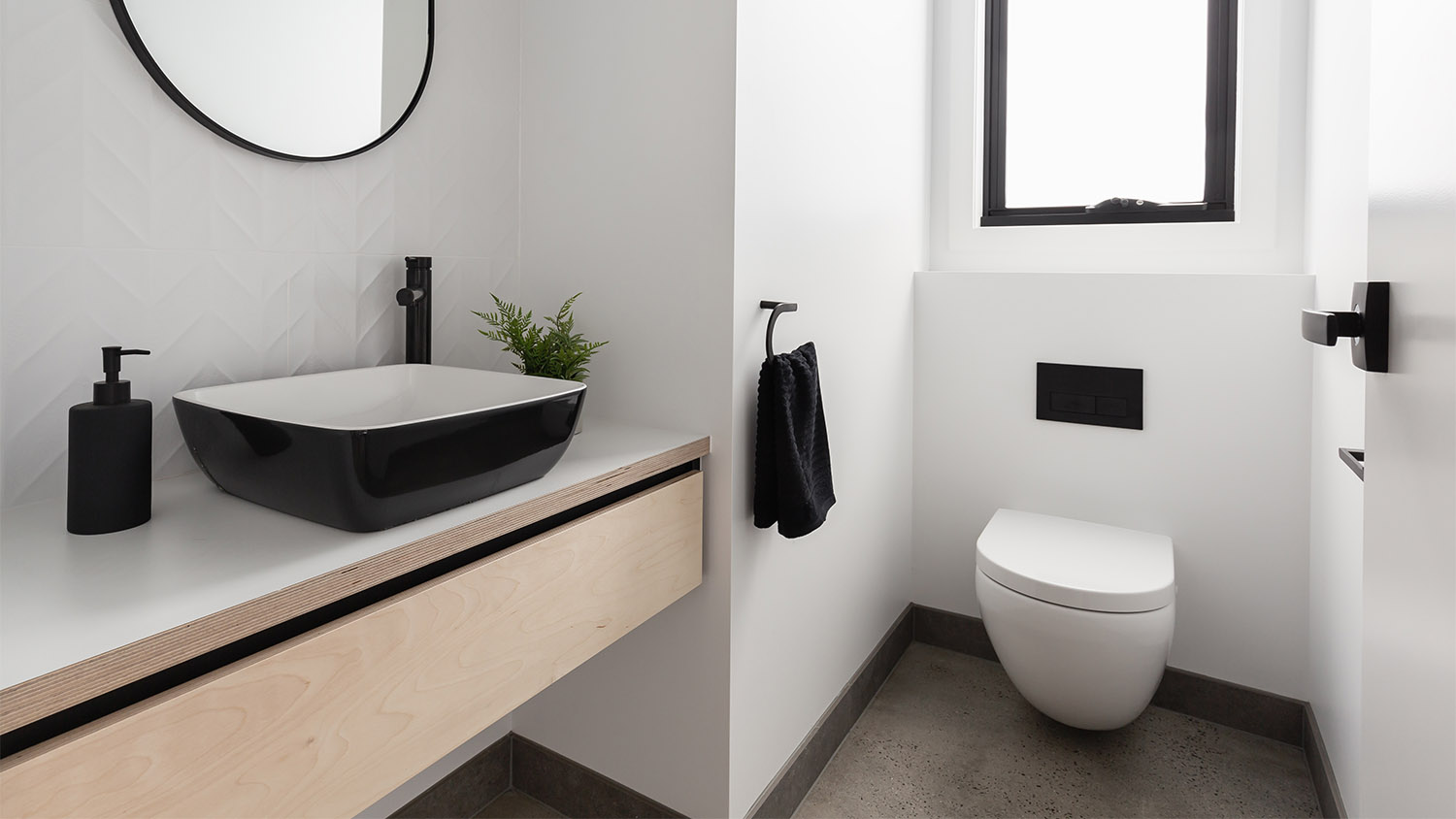 Principal 175+ imagen white toilet black seat In.thptnganamst.edu.vn