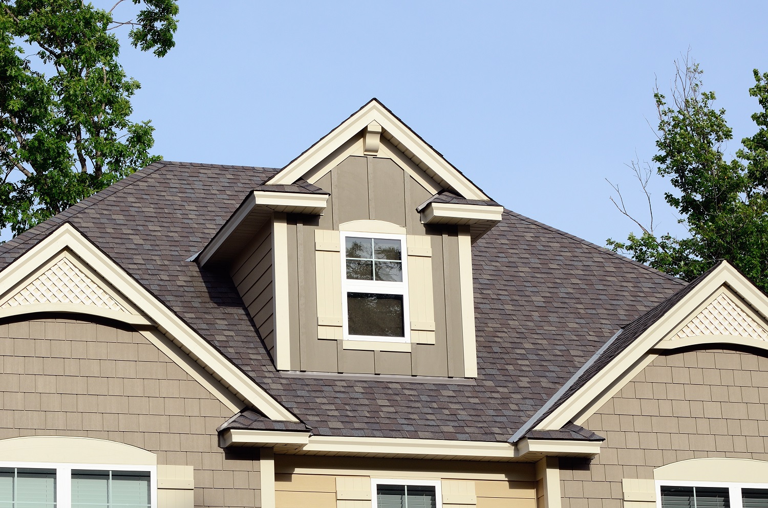 How Many Shingles Are In a Bundle? What About Square Feet?