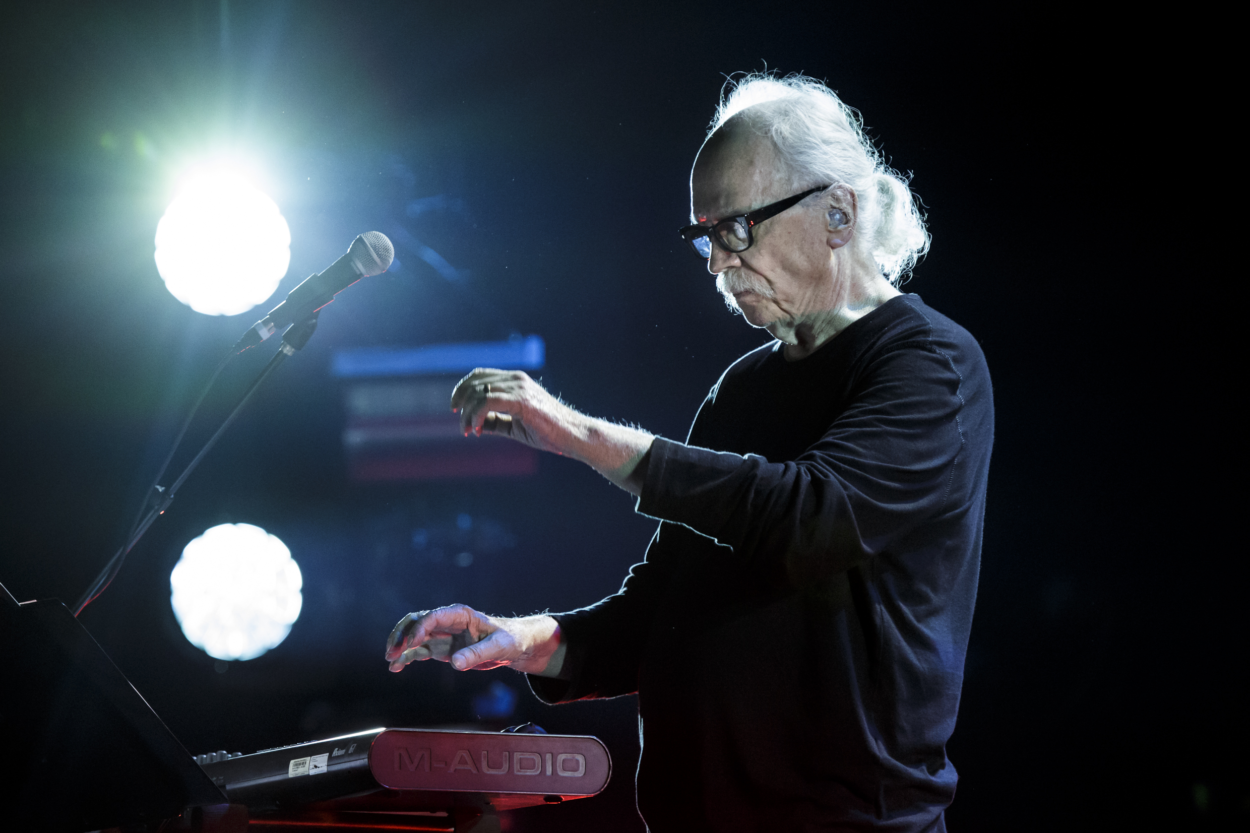 John Carpenter, klasik film müziklerini özel bir derleme için yeniden