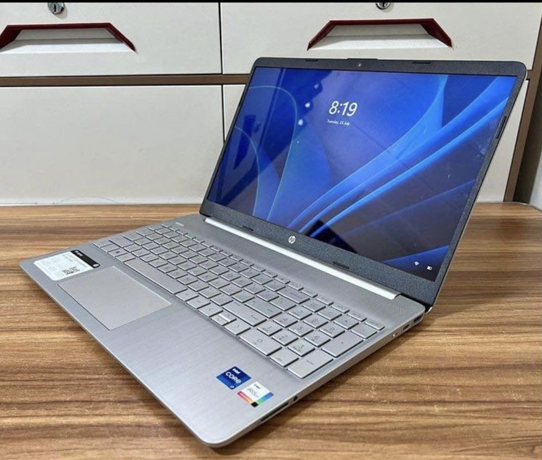 HP 15 laptop core i7 11Th gen/ 16 Go RAM/ 1 téra SSD / grafic irix