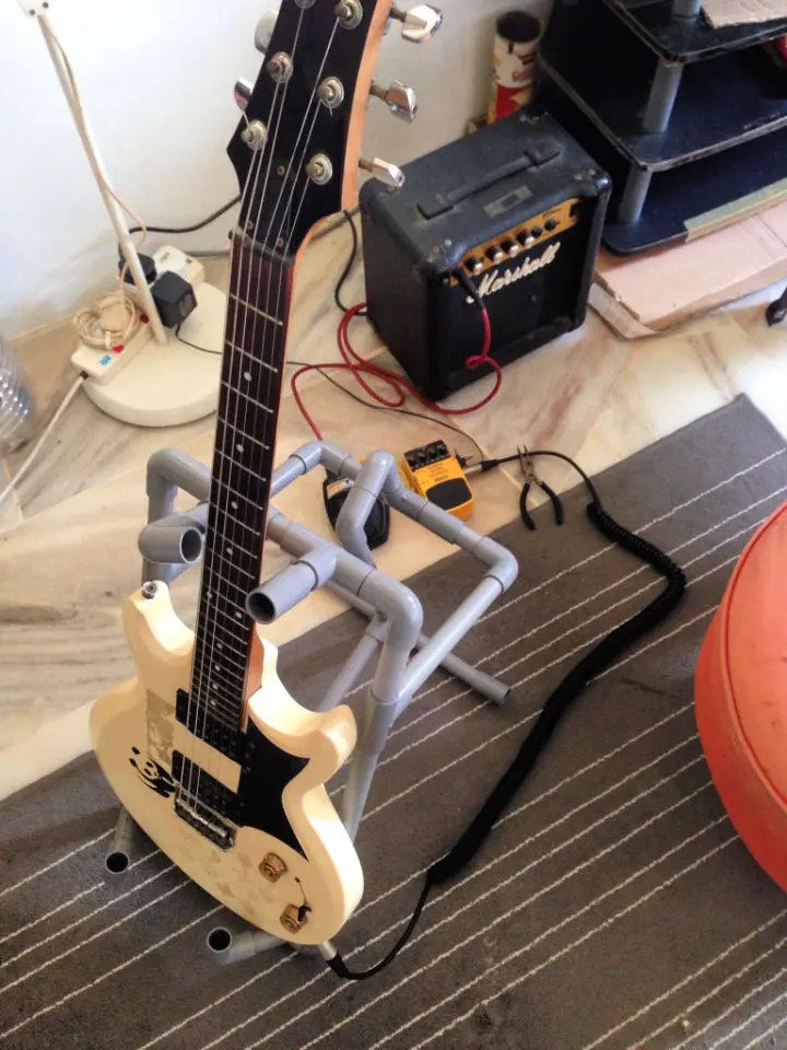 25 Free DIY Guitar Stand Plans To Make One Yourself Blitsy