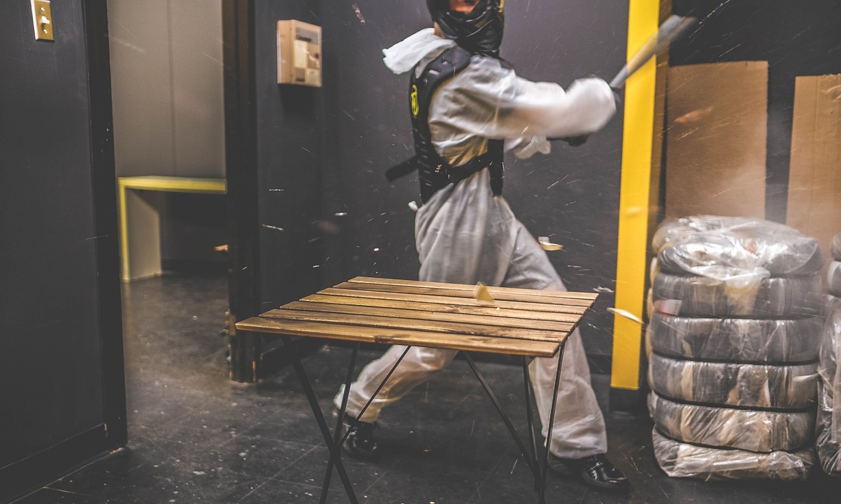 People pay 20 to enter Rage Room and destroy things with a bat / Boing People pay 20 to enter Rage Room and destroy things with a bat / Boing