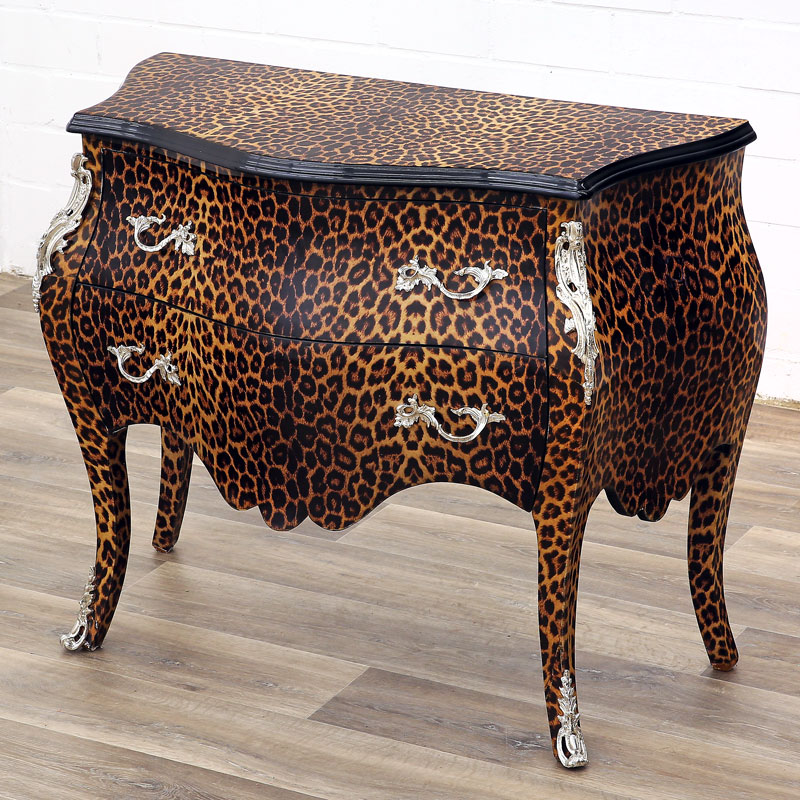 Commode galbée baroque en hêtre avec motifs léopard Zanzibar