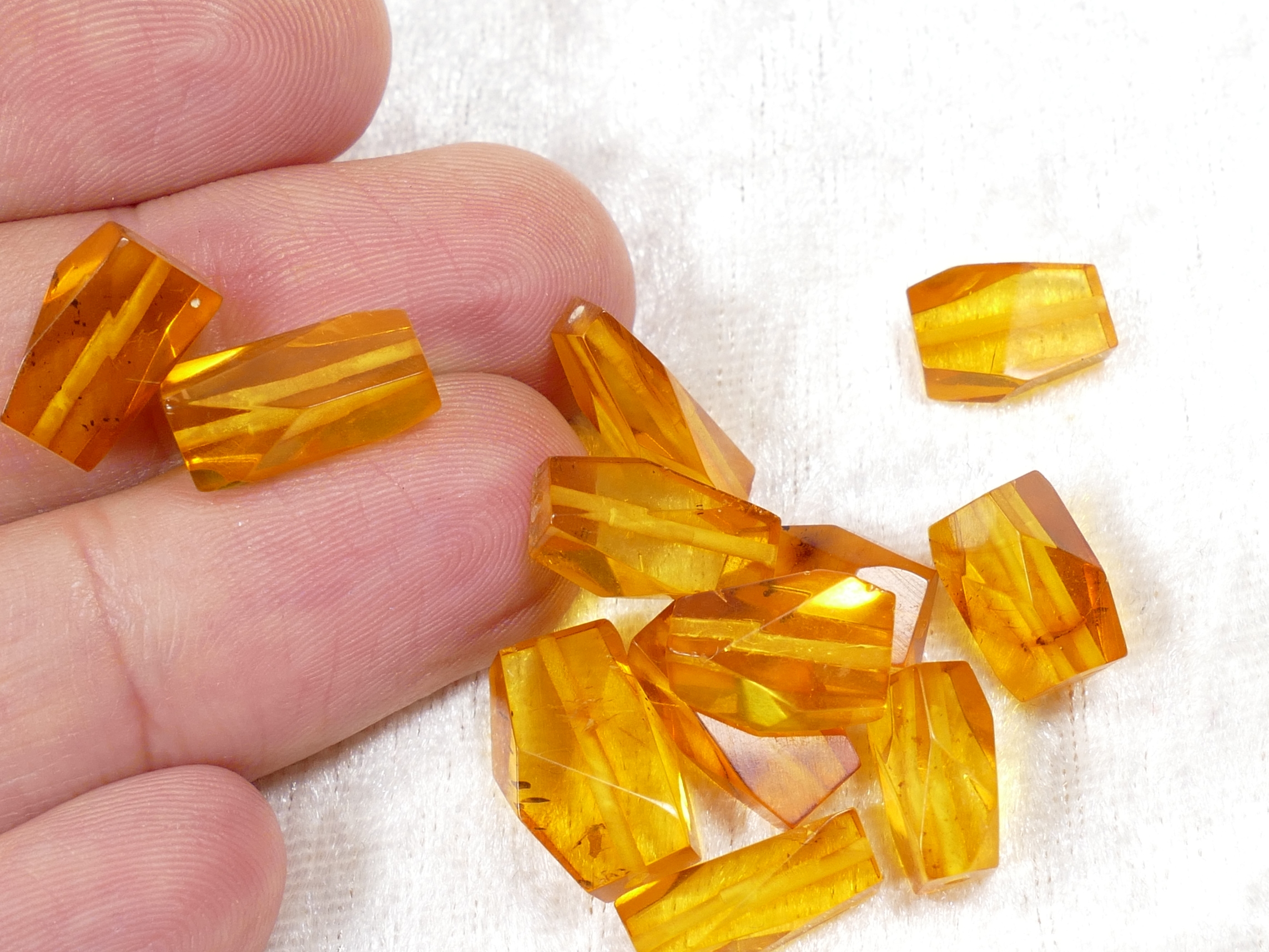 A/AAA 12 perles d'Ambre naturel natif de la Mer Baltique orangé rectangle pépite facetté 4.7g (