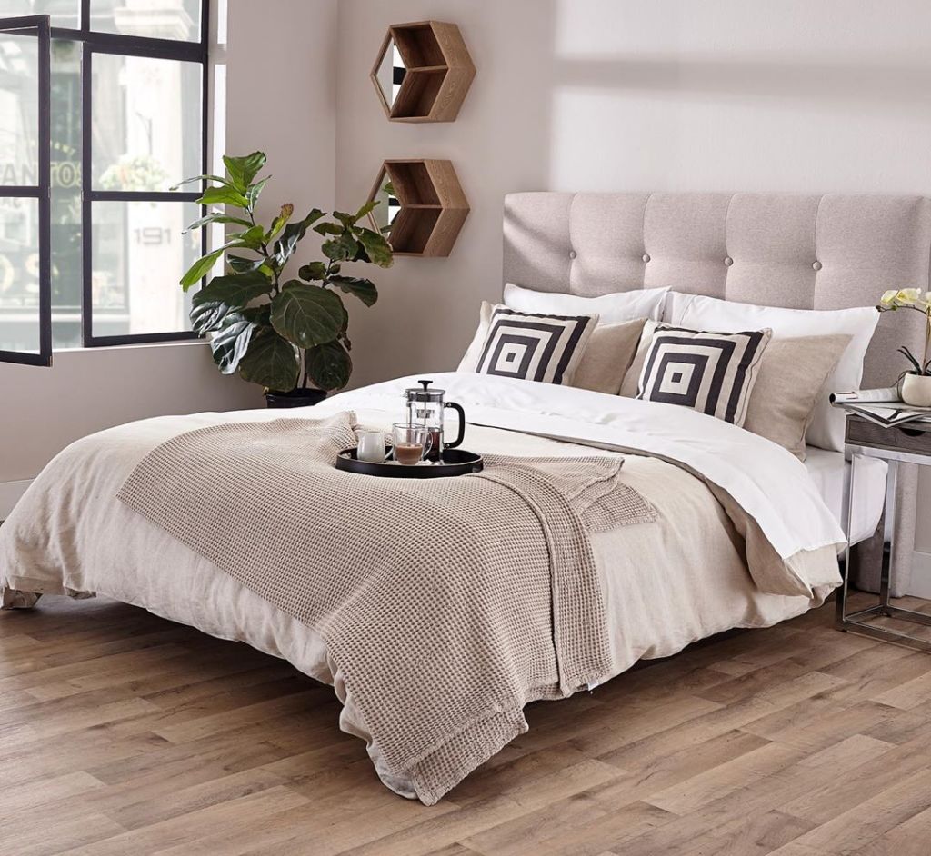 Linen Chest Warehouse Sale, Toronto, October 2019