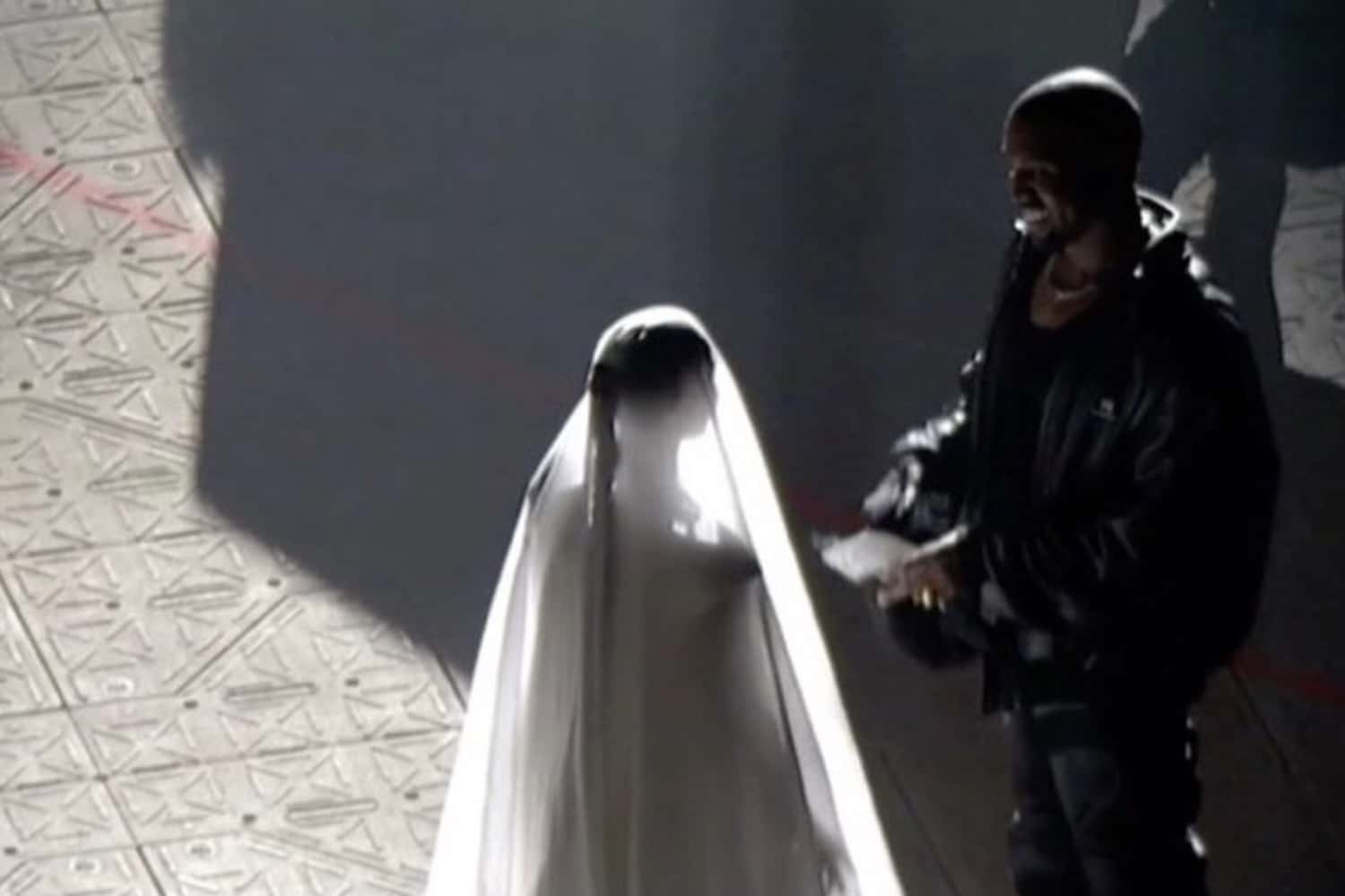 Did Kanye West and Kim Kardashian get 'remarried'?(014)