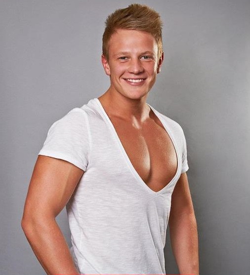 16 Fashion Mistakes Men Make Every Summer