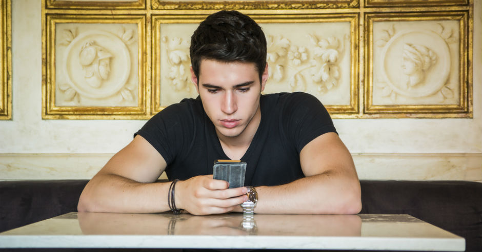 9 Reasons He Isn't Texting You Back