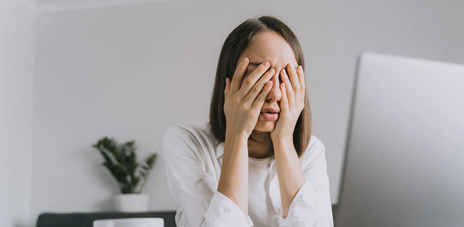 Can contact lenses cause headaches? Why? ContactsDirect®