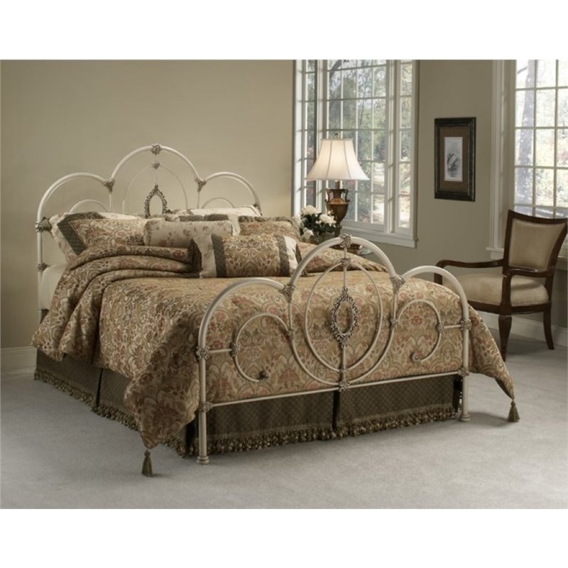 Bowery Hill Queen Spindle Bed in Antique White BH1426520