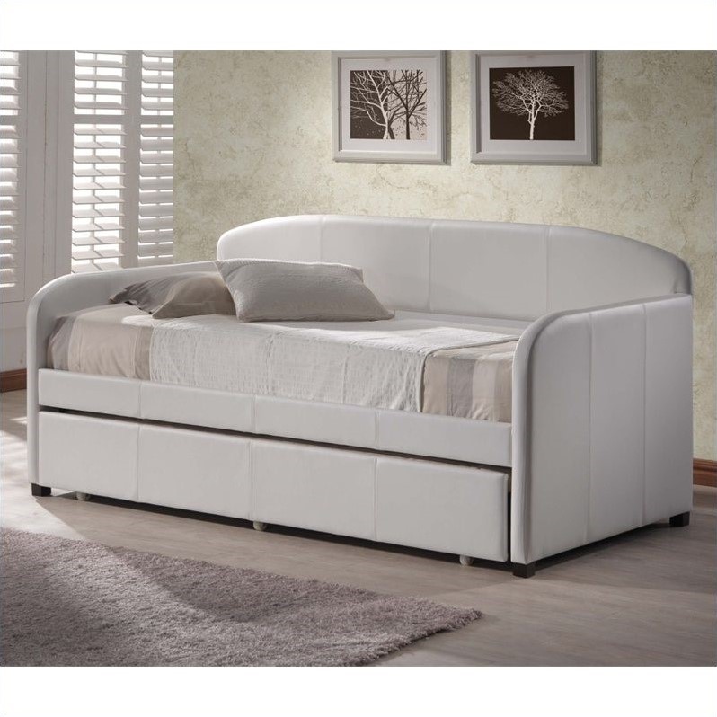 Hillsdale Springfield Daybed in White Faux Leather 1642DBX