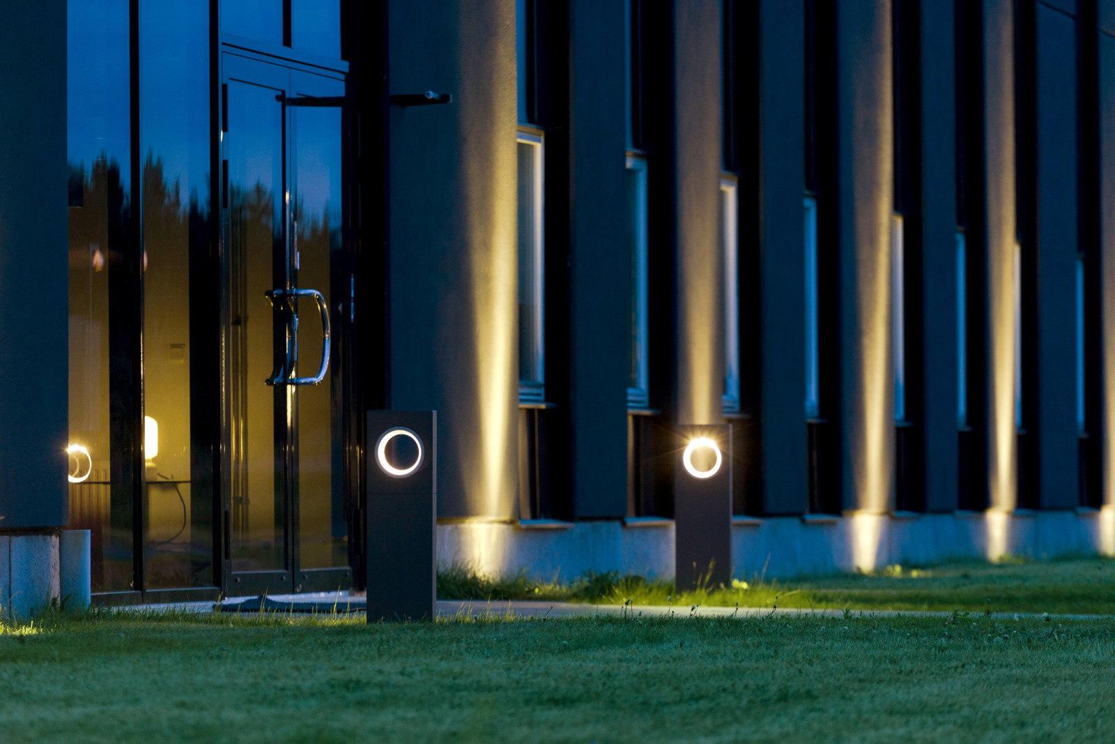 3rings Mooning over Zaneen’s New Outdoor Light