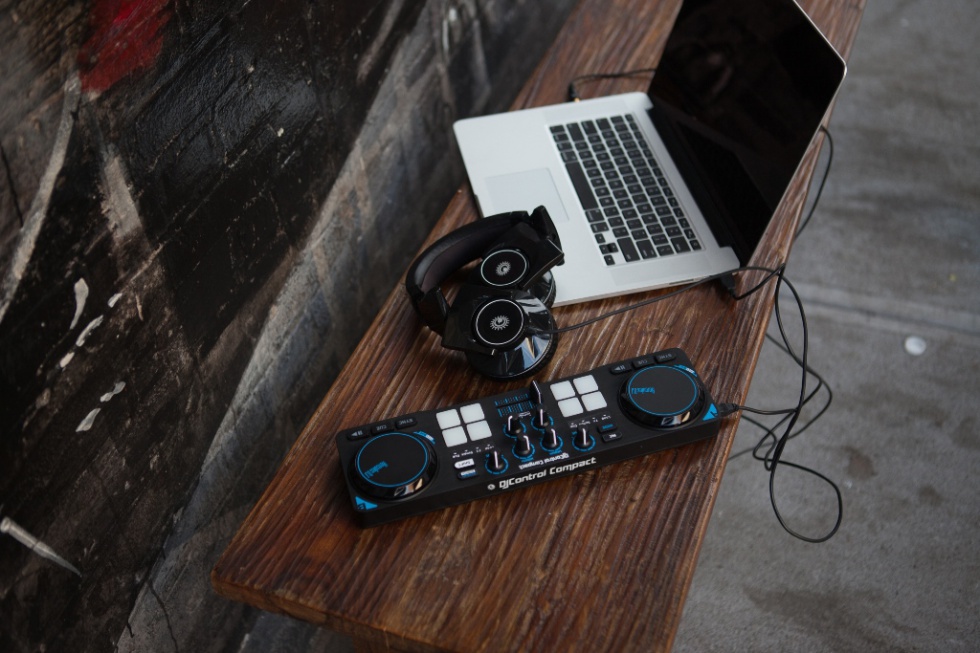 Hercules DJ Control Compact DJMania