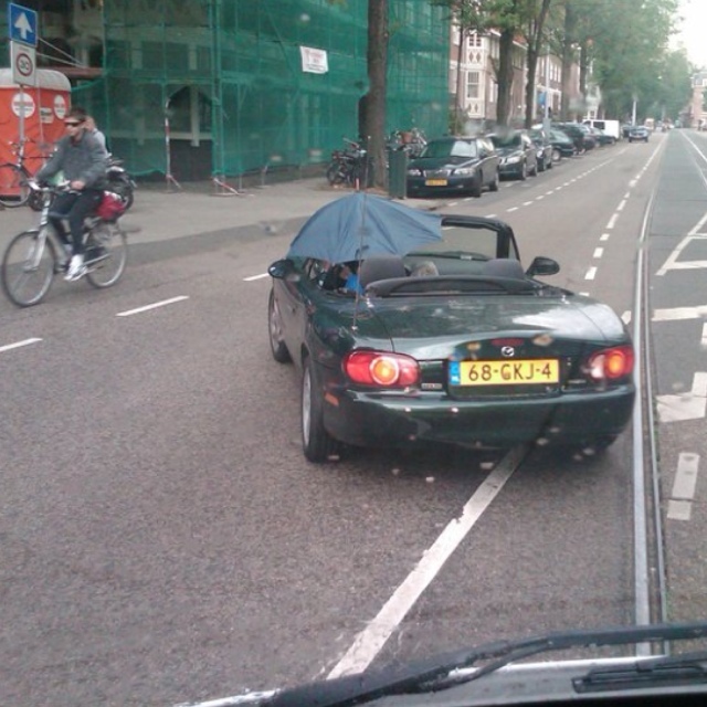 dumpert.nl Handig zo'n cabrio