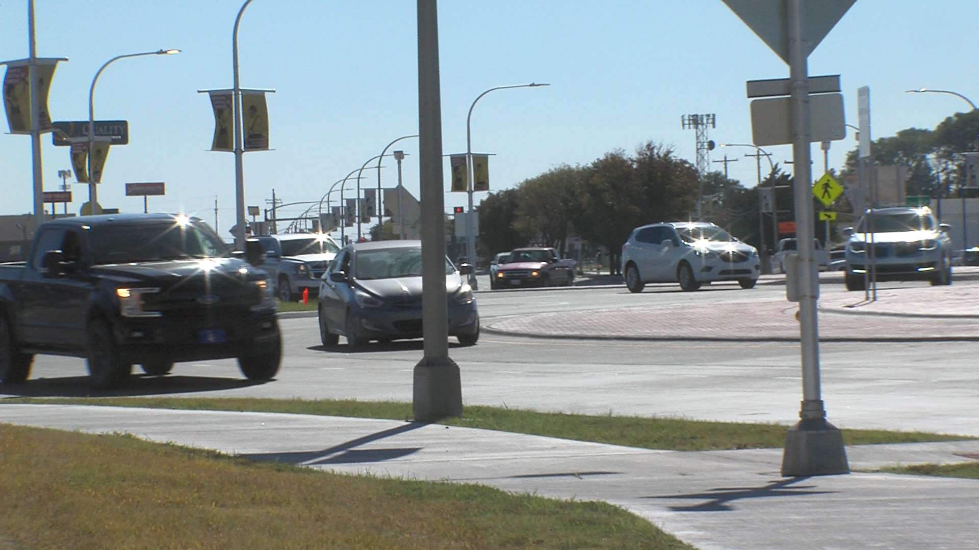 🎥 No more cones Vine roundabout project 'substantially complete'