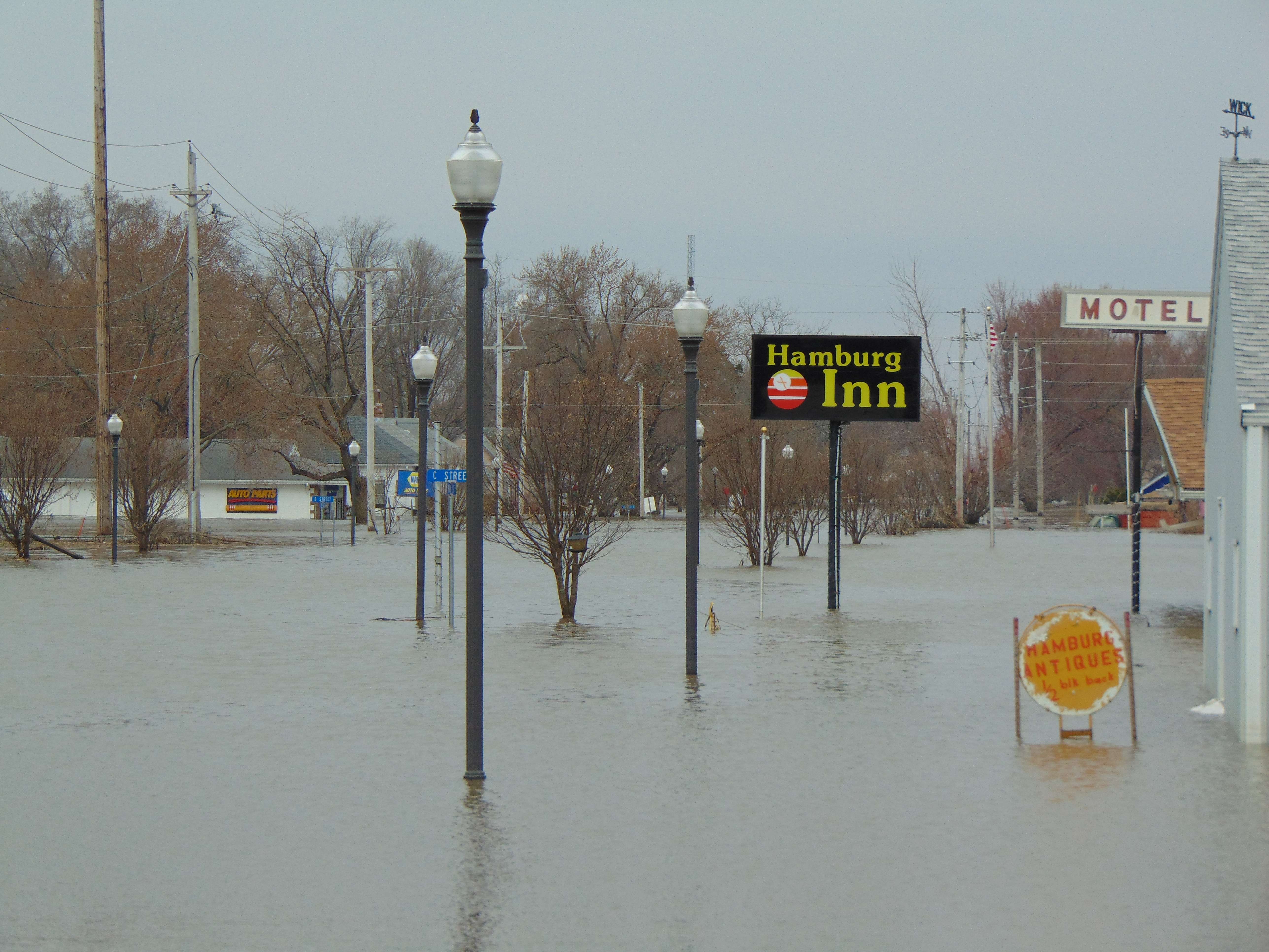 A groundbreaking & a celebration as Hamburg, Iowa levee is rebuilt; and