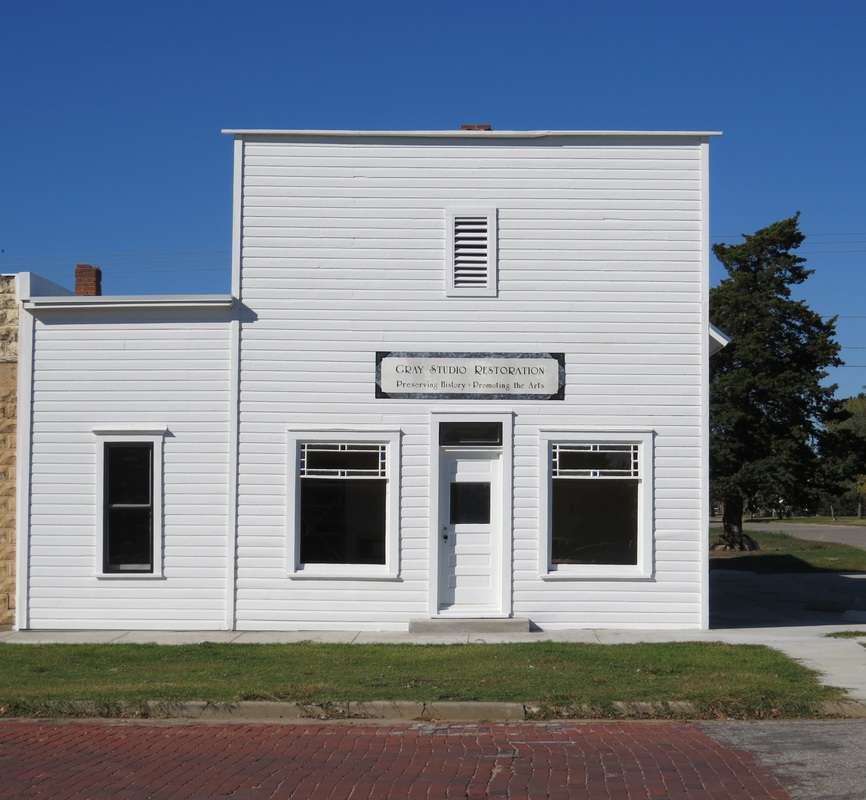 From Cali to St. John, KS Reed bringing art to rural America