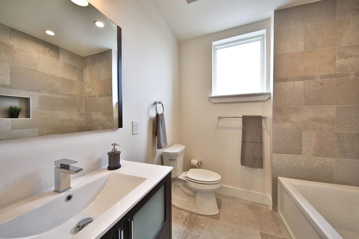 Ridge Avenue at Poplar Apartments for Rent in Francisville!