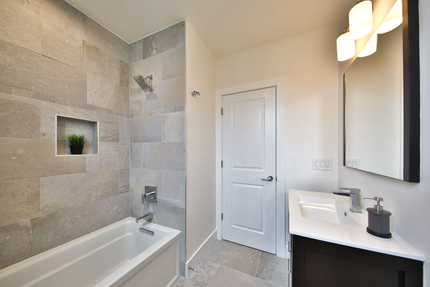 Ridge Avenue at Poplar Apartments for Rent in Francisville!