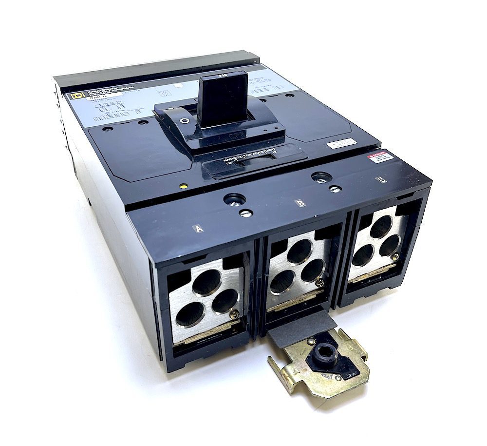 Square D MA36800 3 Pole 800A 600 Vac ILine Breaker (Minor Chip)