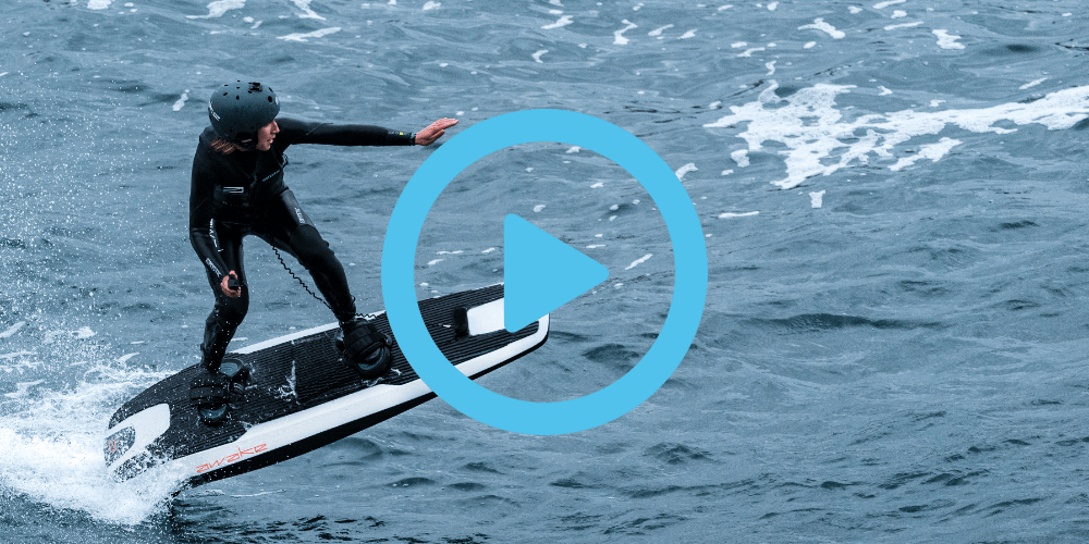 Electric surfboard leaves a speedboat in its wake