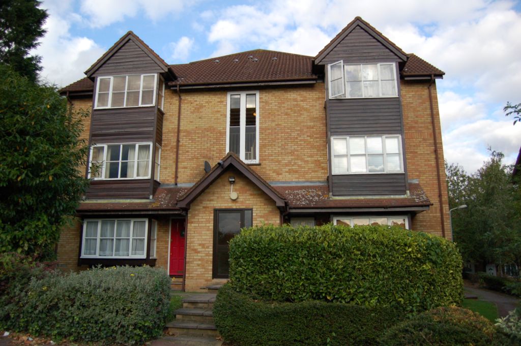 Property To Rent Snowdon Drive, London, NW9 Studio through Chess Estates