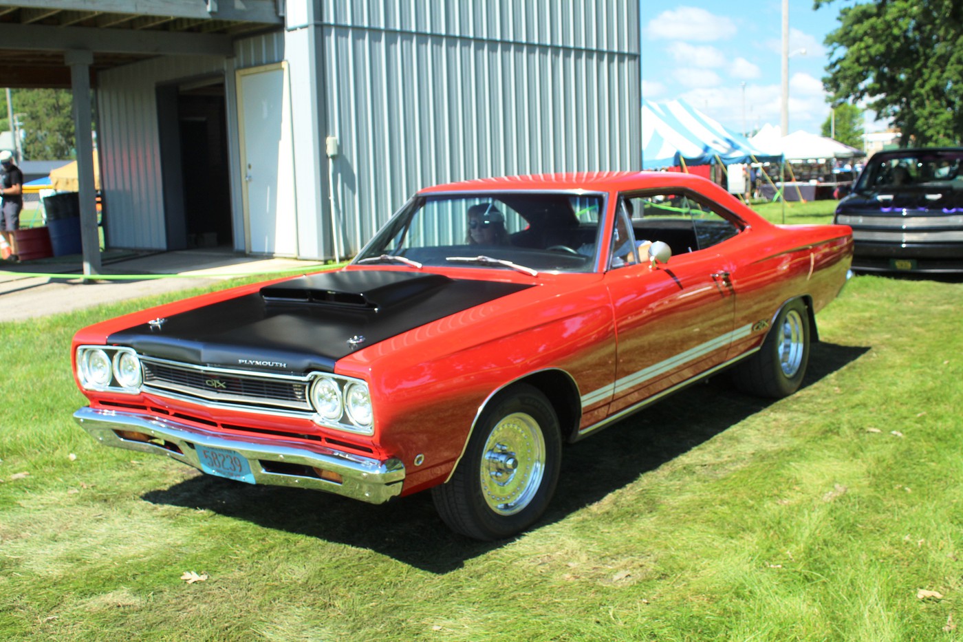 Can you believe it??? Fresh car show pics for the second day in a row