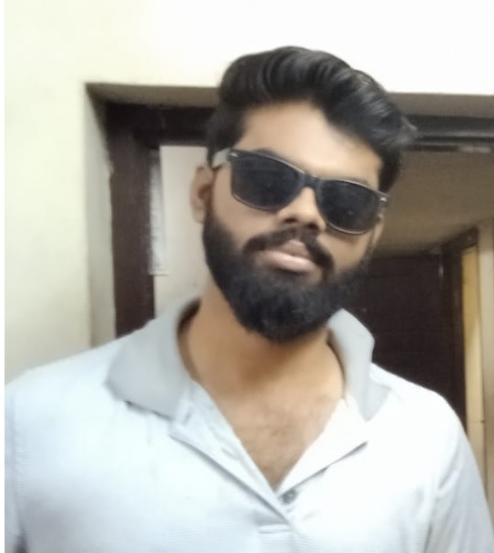 Custom Comparator in Priority_queue in C++ STL