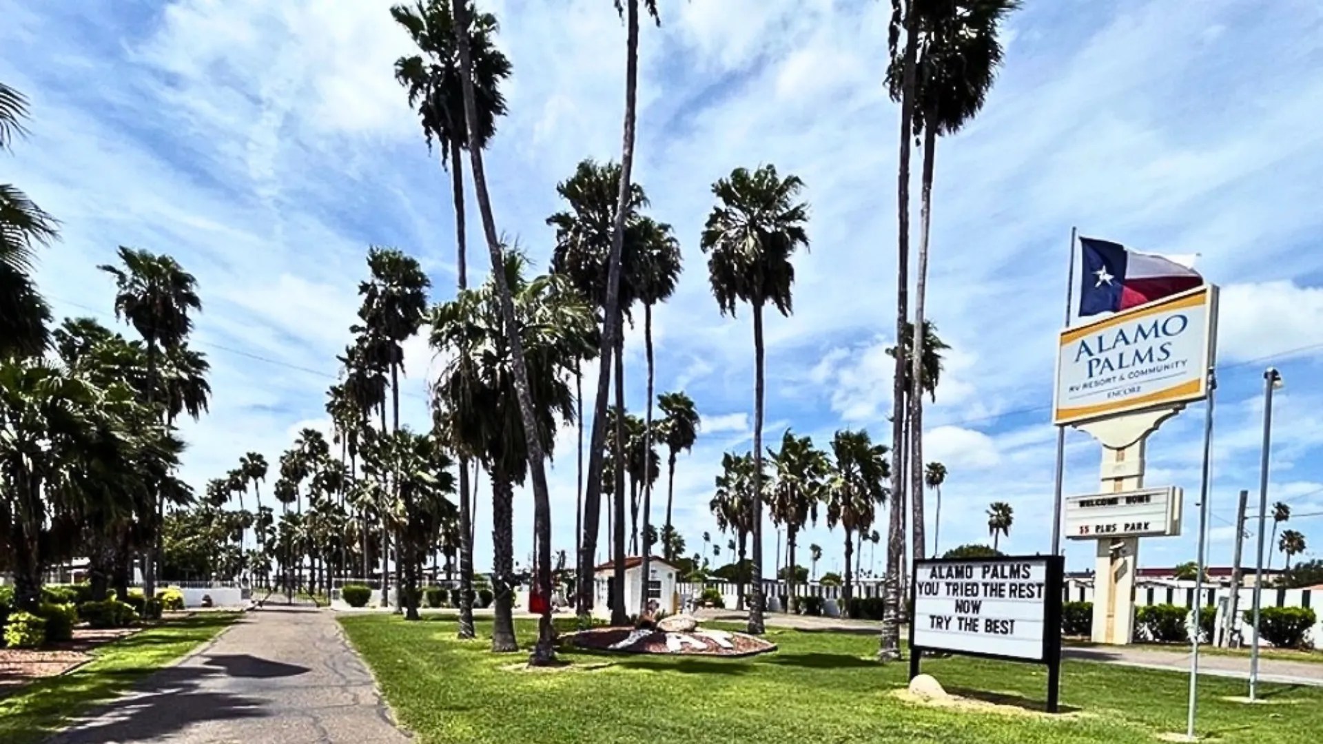 Alamo Palms RV Resort Know Before You Go Getaway Couple(09)