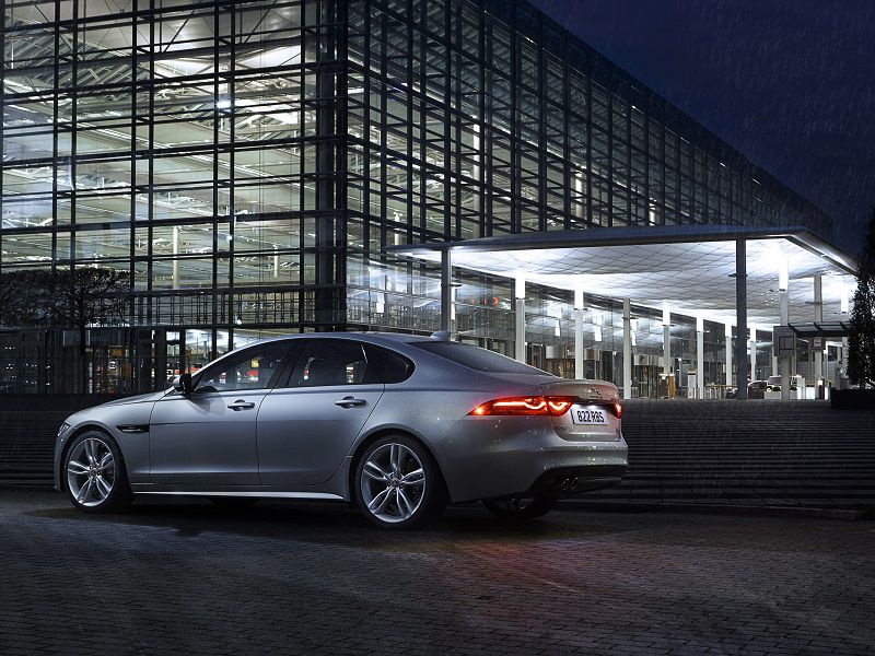 10 Best Cars for Traveling Long Distances Autobytel