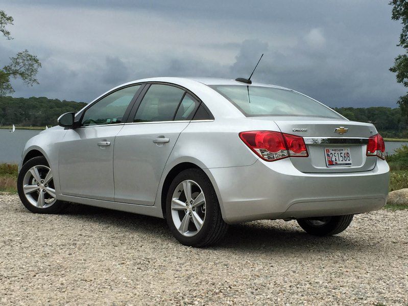 2015 Chevrolet Cruze Review | Autobytel