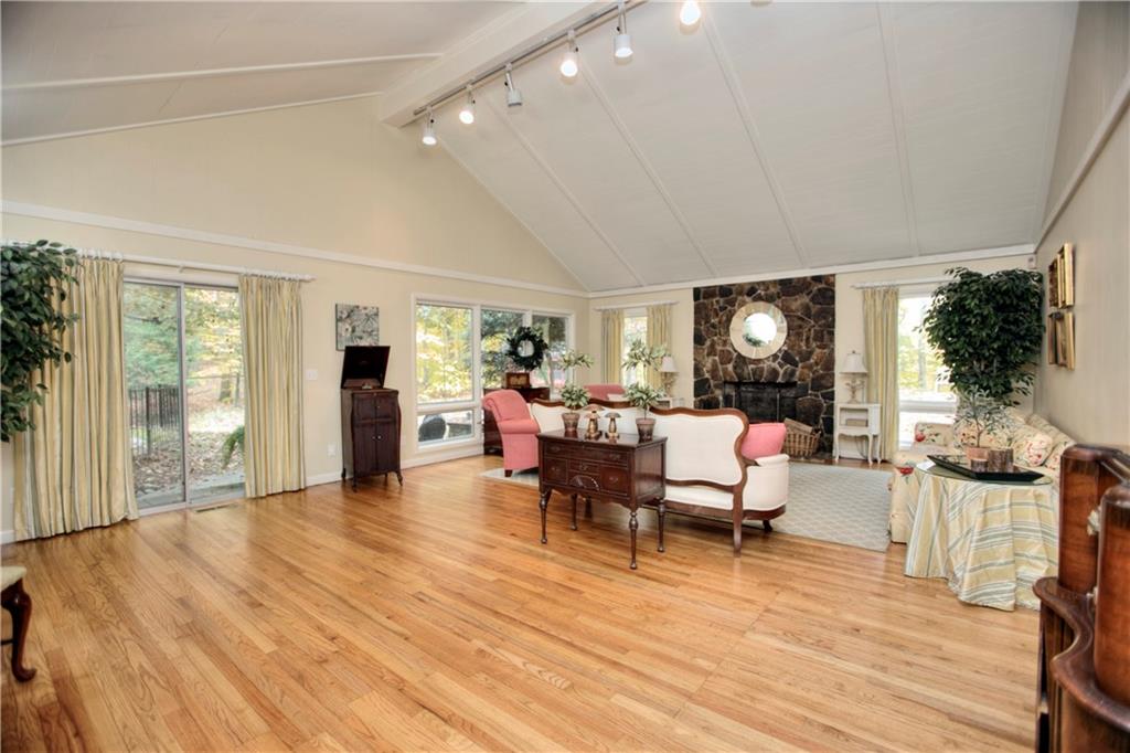 140 LLEWELLYN DRIVE, New Canaan, CT 06840 (Sold NYStateMLS Listing
