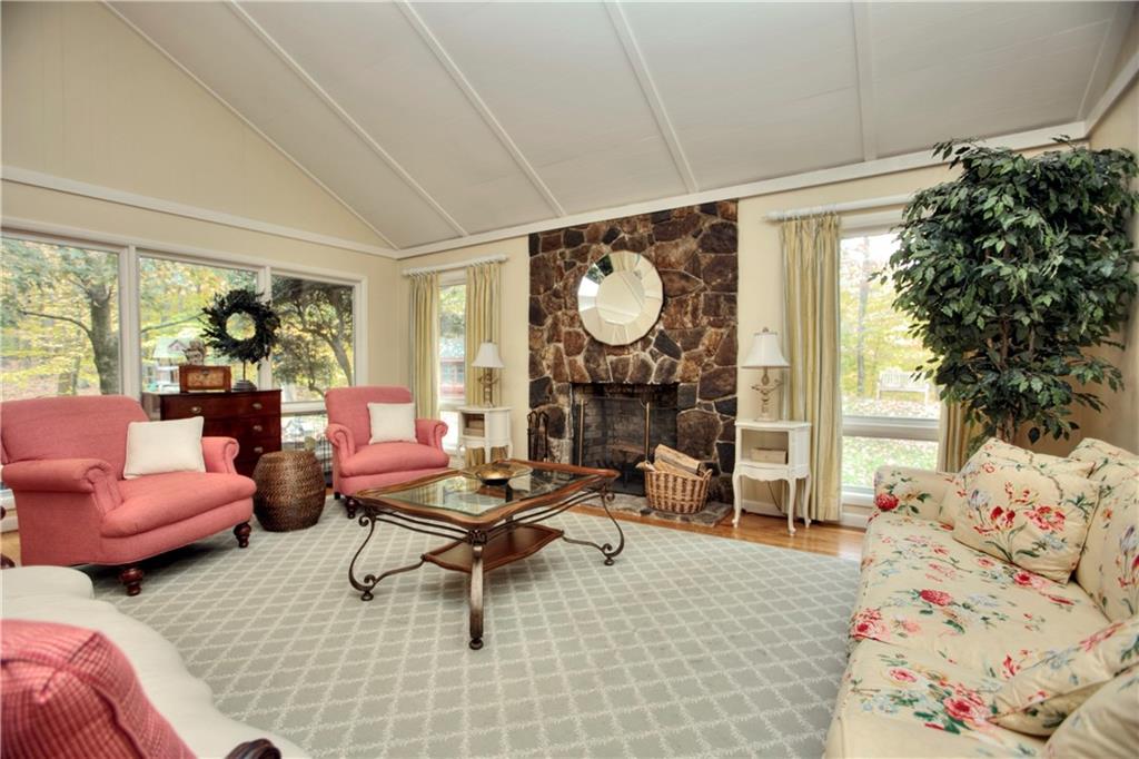140 LLEWELLYN DRIVE, New Canaan, CT 06840 (Sold NYStateMLS Listing