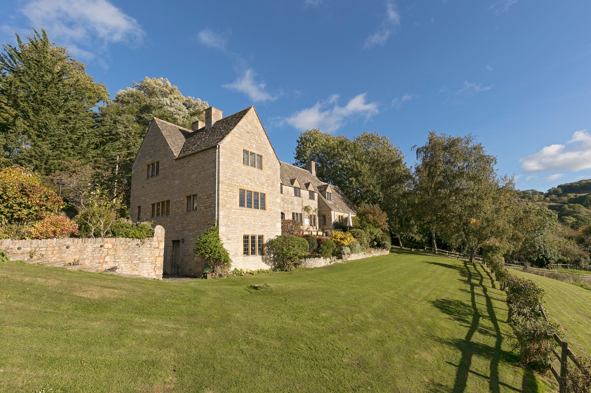 Book Private Manor House at Stanton Guildhouse. A Nr Broadway Venue for